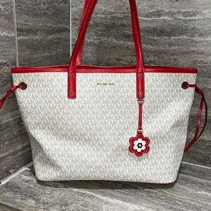 Michael Kors Carter Large Tote Signature